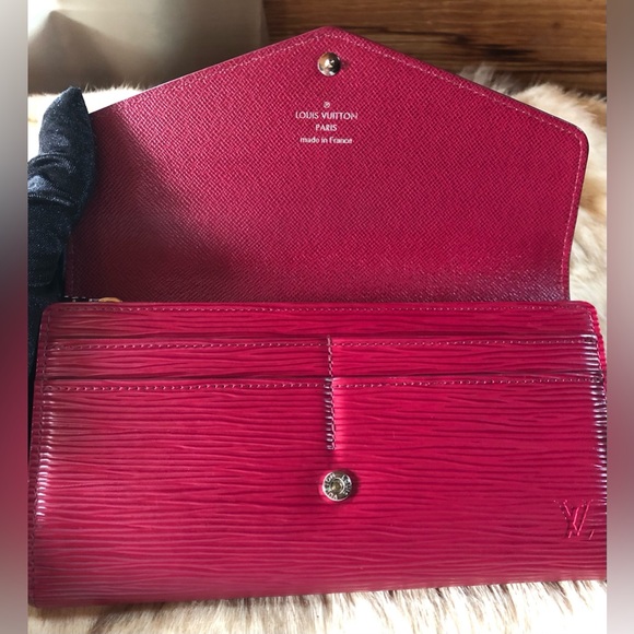 Louis Vuitton Epi Portefeuille Sarah Wallet - Picture 10 of 15